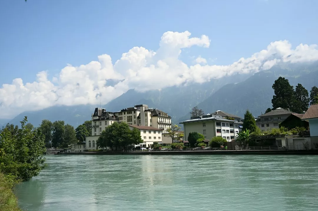 PostFinance Suisse : Services Bancaires, Tarifs et Avis Clients